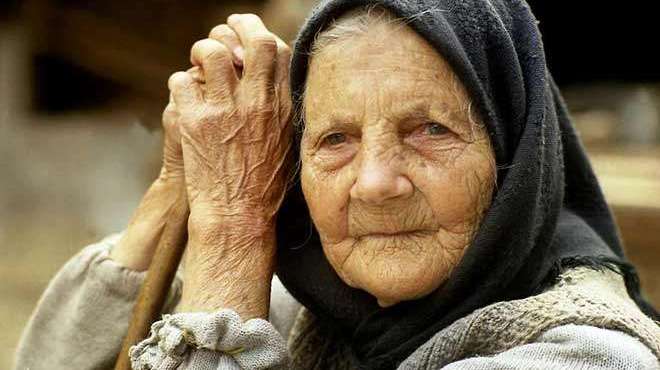 الاحصاء: ارتفاع نسبة الإناث المسنات مقابل الذكور المسنين
